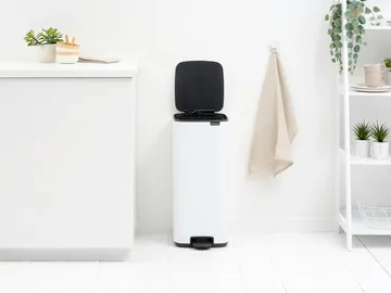 Bo 北欧风格脚踏式垃圾桶30L - 白色 - Brabantia
