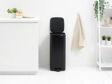 Bo 北欧风格脚踏式垃圾桶30L - 哑光黑色 - Brabantia