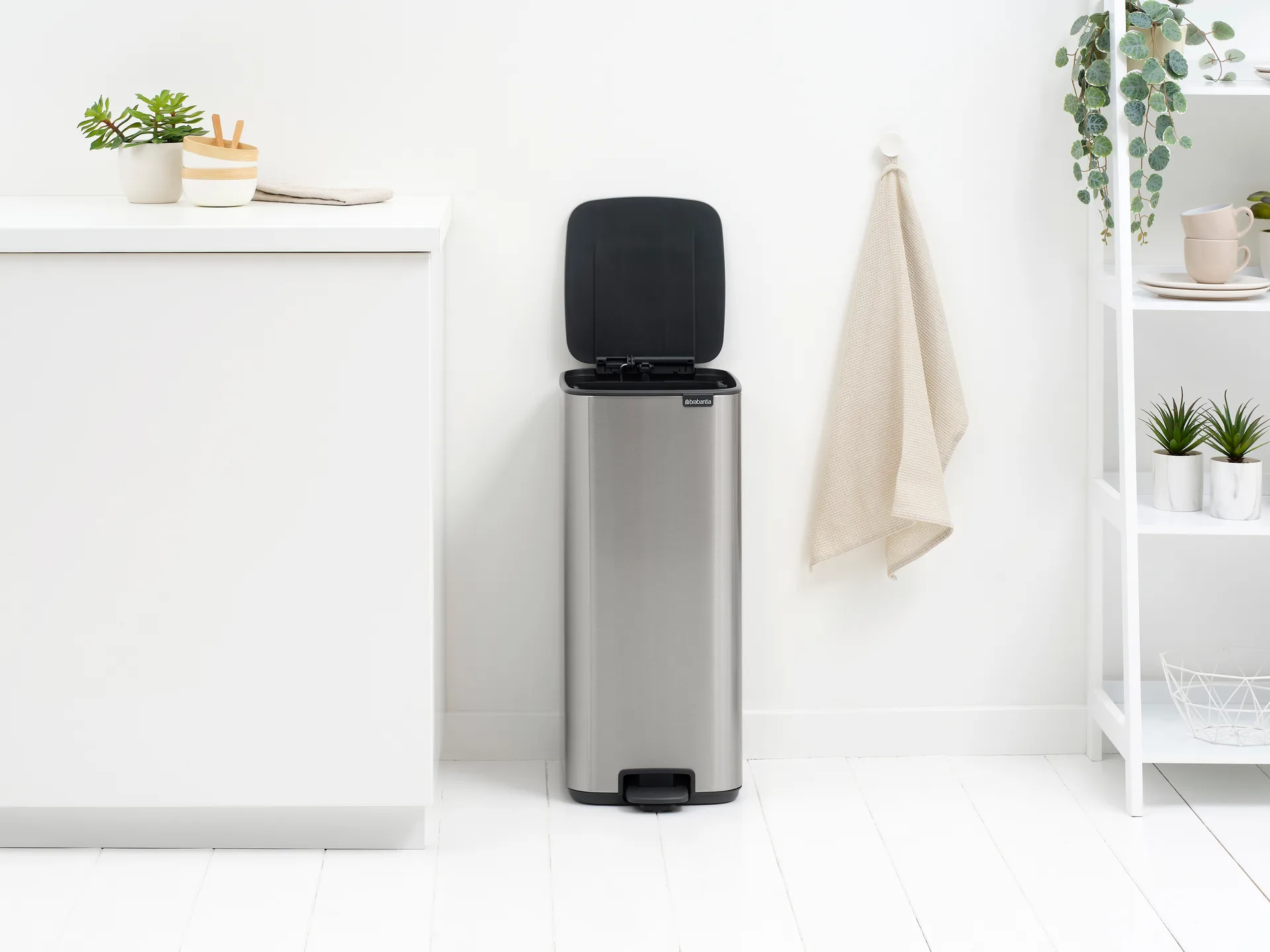 Bo 北欧风格脚踏式垃圾桶30L, 哑光防指纹钢色 Brabantia