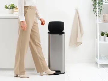 Bo 北欧风格脚踏式垃圾桶30L - 哑光防指纹钢色 - Brabantia