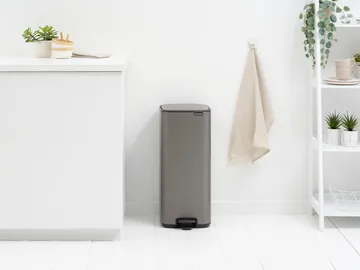 Bo 北欧风格脚踏式垃圾桶30L - 铂金色 - Brabantia
