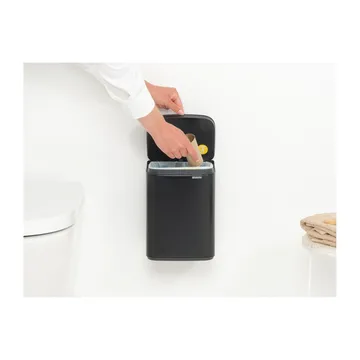 Bo 垃圾桶 4升 - 哑光黑色 - Brabantia