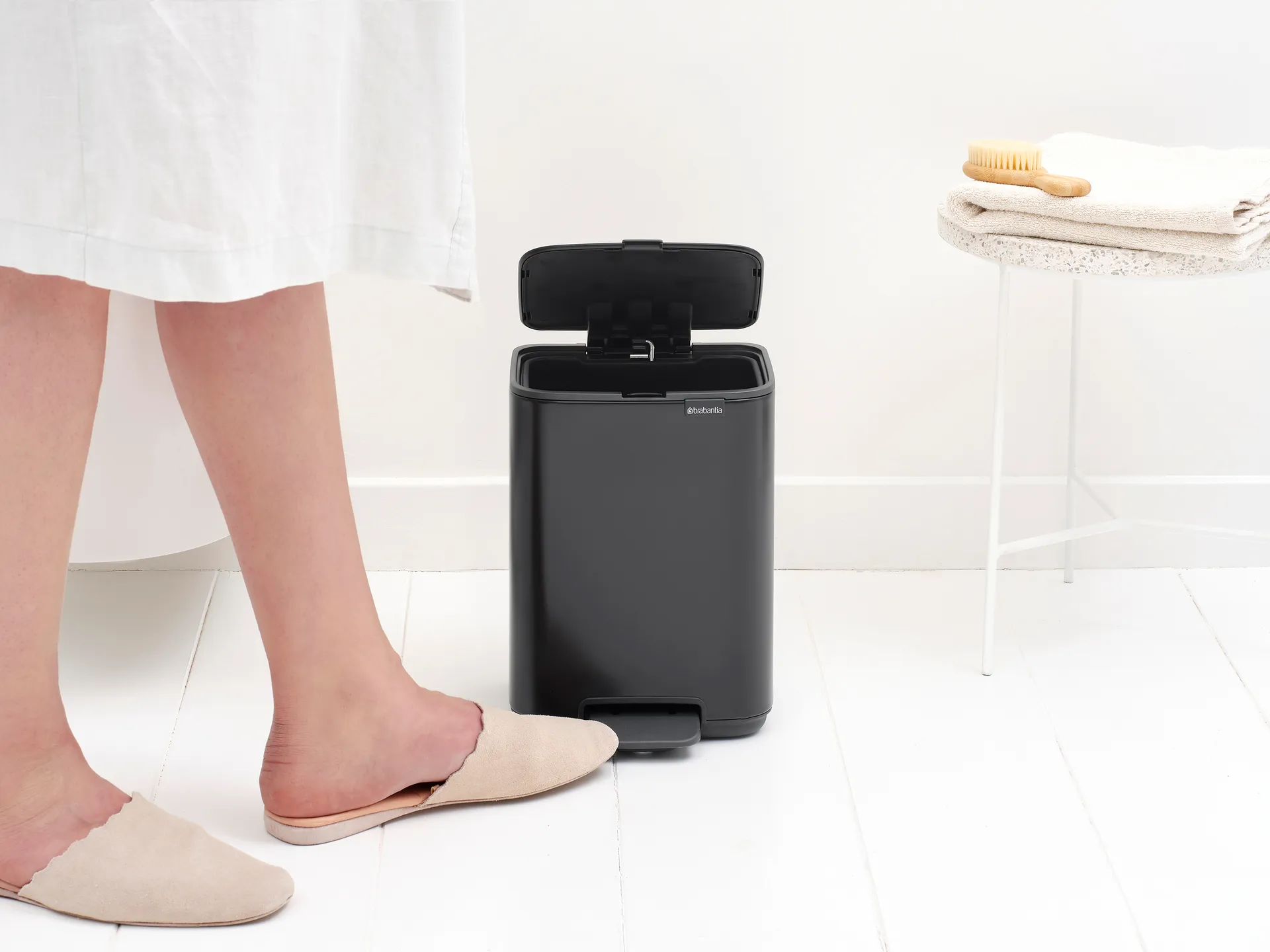 Bo 北欧风格脚踏式垃圾桶4L, 哑光黑色 Brabantia