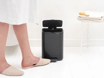 Bo 北欧风格脚踏式垃圾桶4L - 哑光黑色 - Brabantia