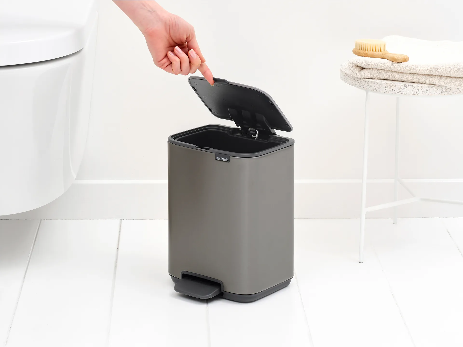 Bo 北欧风格脚踏式垃圾桶4L, 铂金色 Brabantia