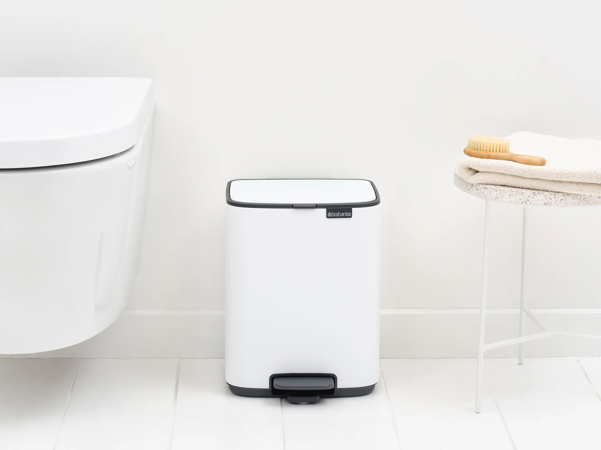 Bo 北欧风格脚踏式垃圾桶7L, 白色 Brabantia