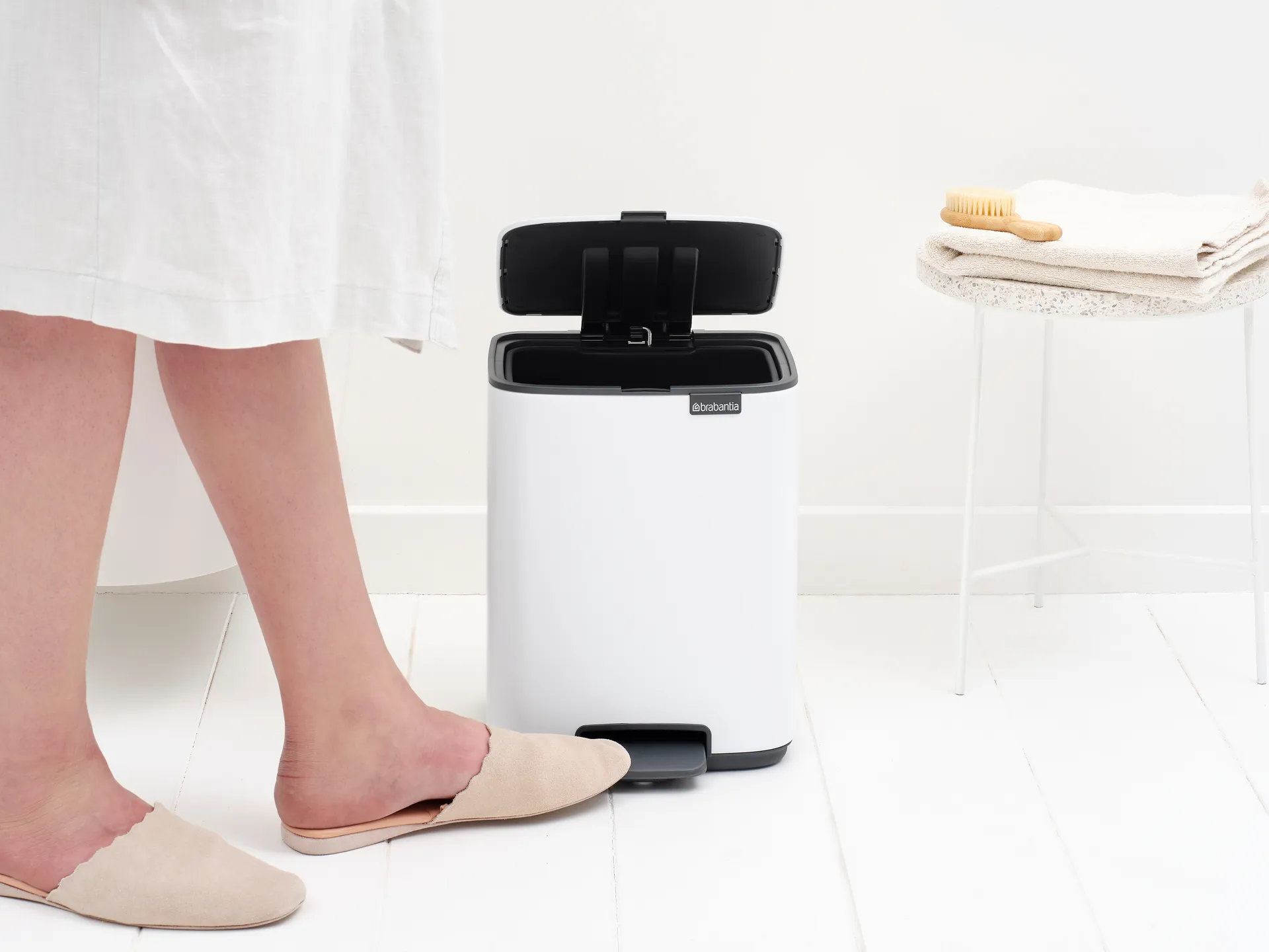 Bo 北欧风格脚踏式垃圾桶7L, 白色 Brabantia