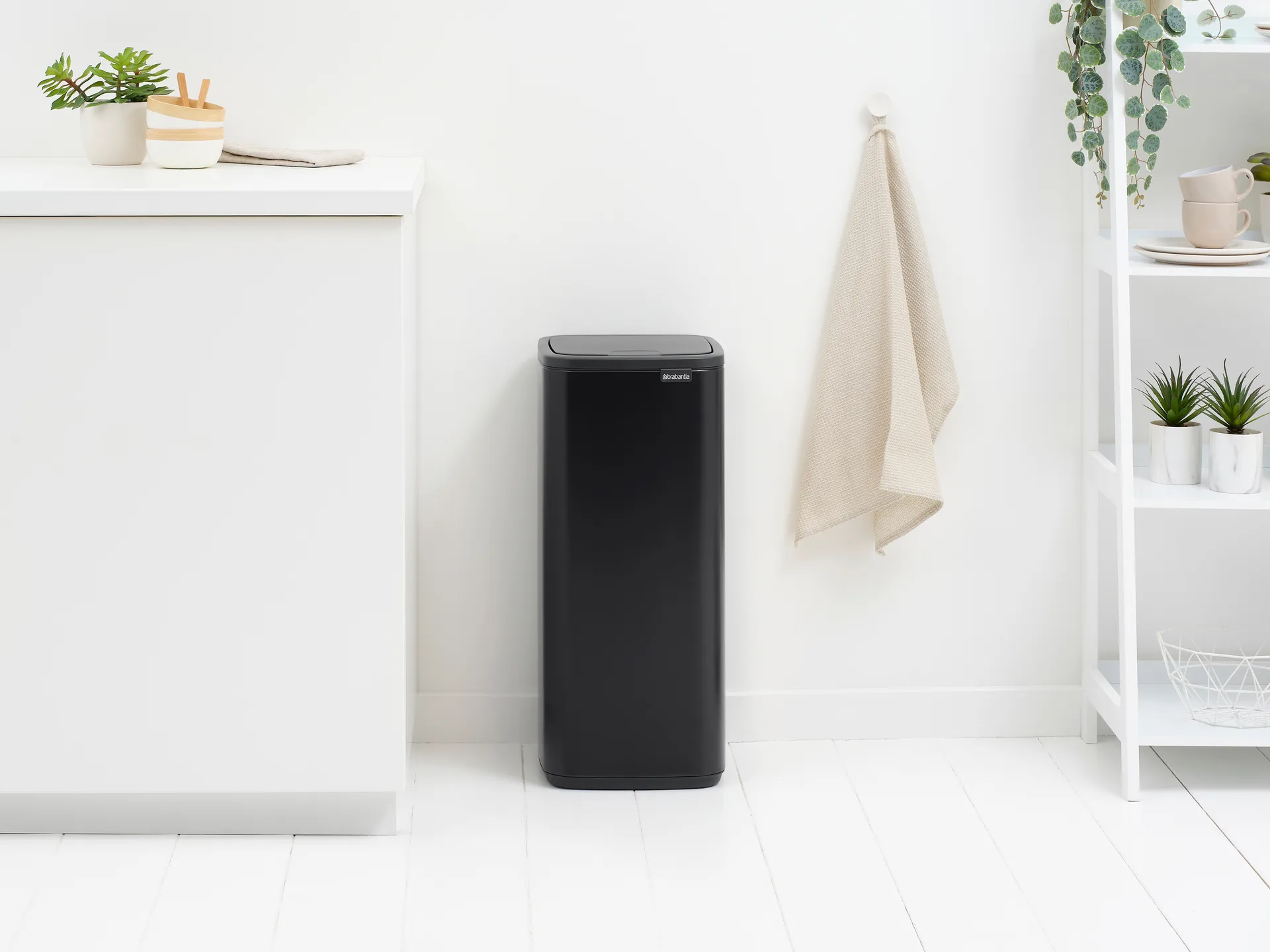 Bo Touch Bin 触碰式垃圾桶30L, 哑光黑色 Brabantia