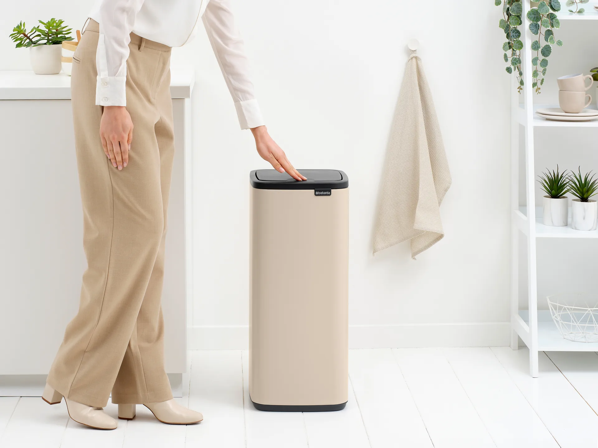 Bo Touch Bin 触碰式垃圾桶30L, 柔和米色 Brabantia