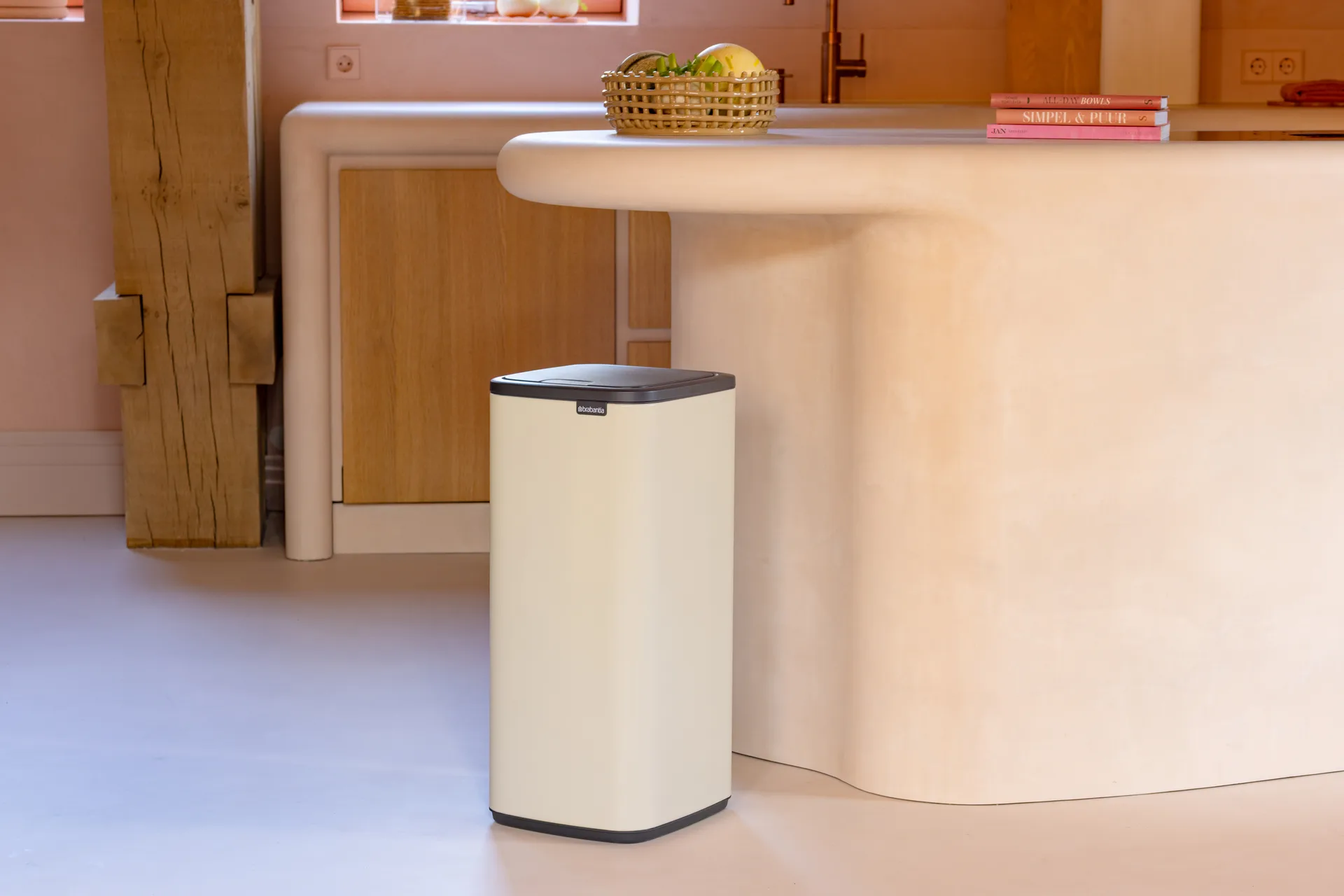 Bo Touch Bin 触碰式垃圾桶30L, 柔和米色 Brabantia