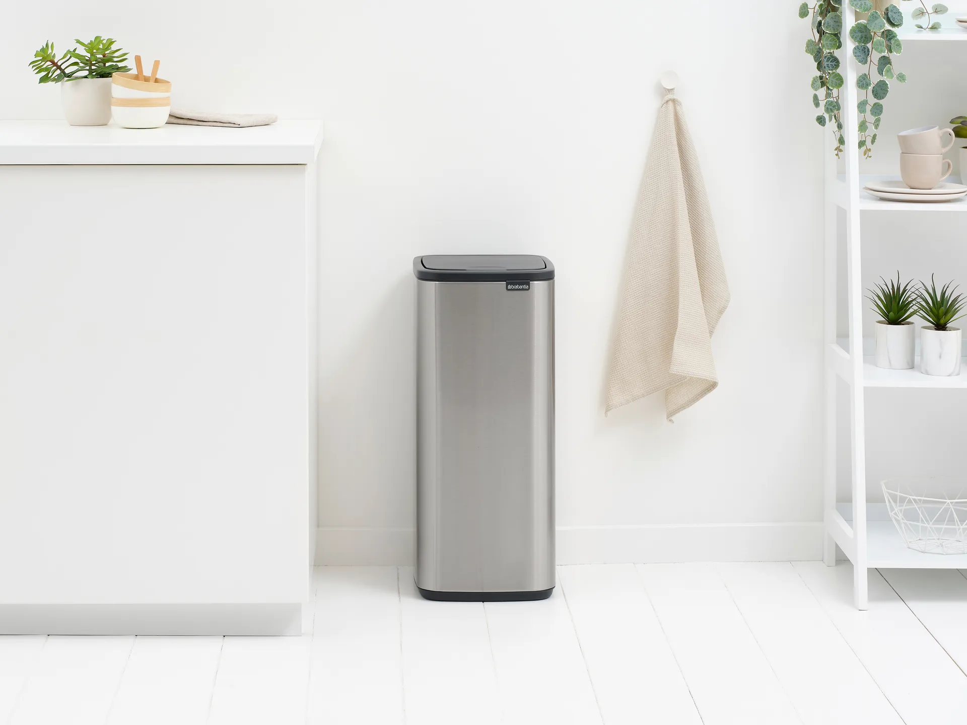 Bo Touch Bin 触碰式垃圾桶30L, 哑光防指纹钢色 Brabantia