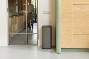Bo Touch Bin 触碰式垃圾桶30L - 铂金色 - Brabantia
