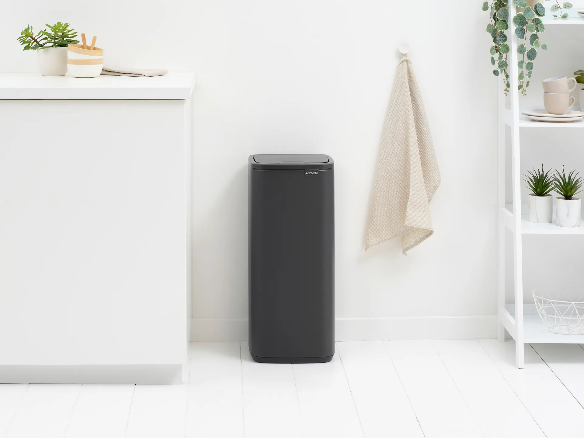 Bo Touch Bin 触碰式垃圾桶30L, 矿物无限灰色 Brabantia