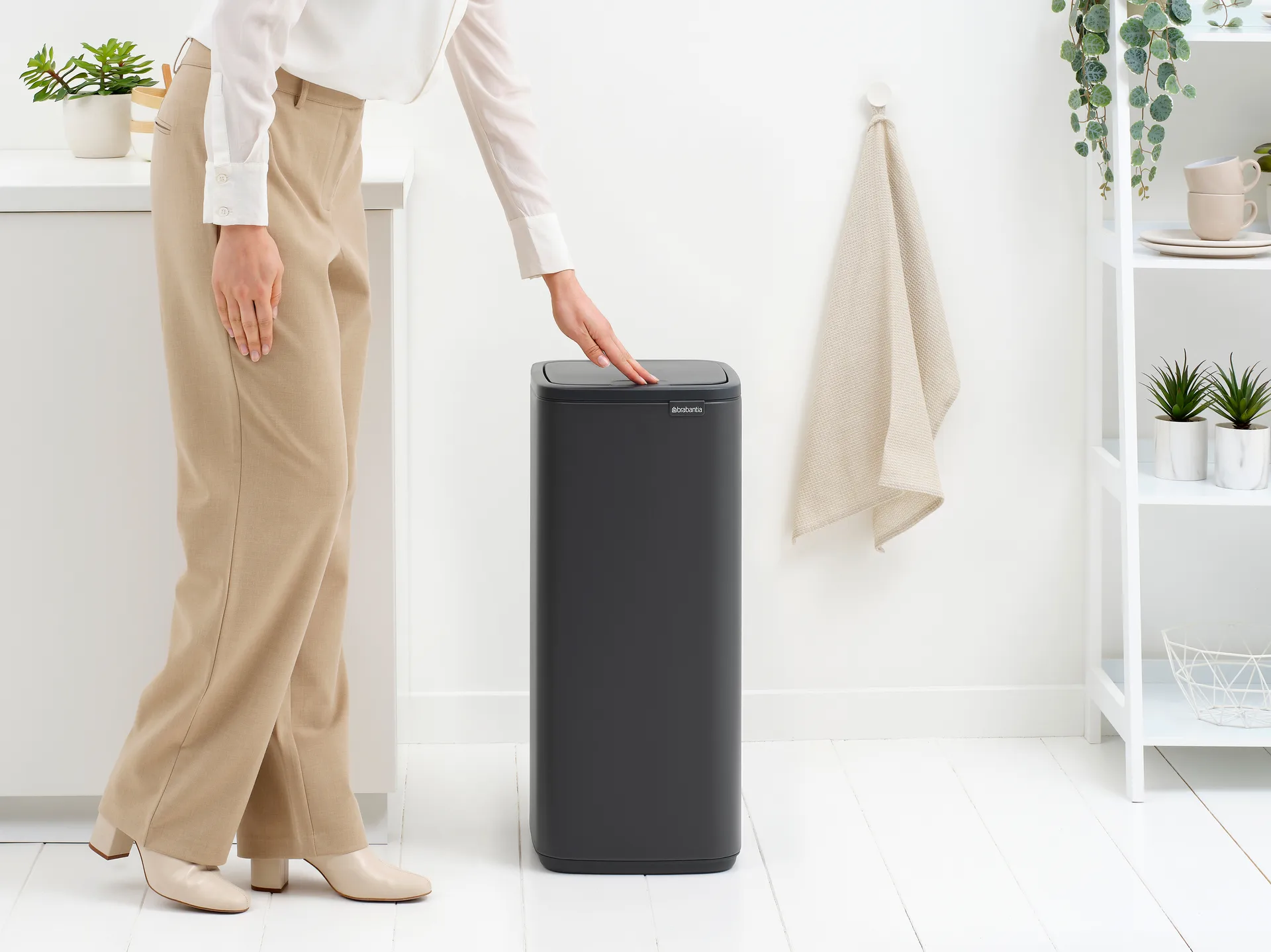 Bo Touch Bin 触碰式垃圾桶30L, 矿物无限灰色 Brabantia