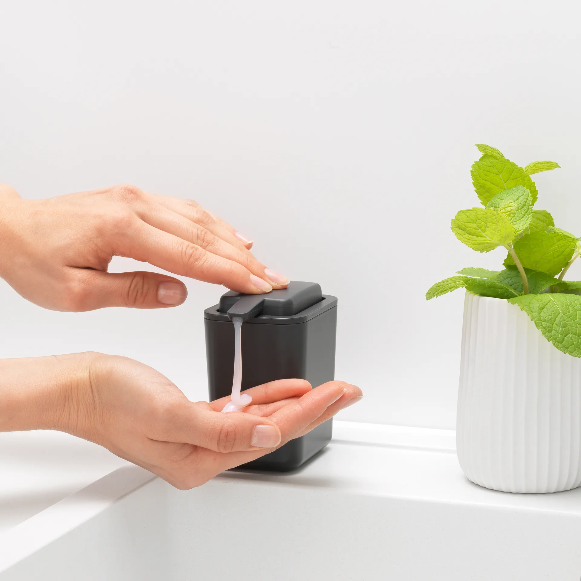 Brabantia 皂液器 11.5cm, 深灰色 Brabantia
