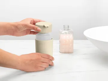 Brabantia ReNew 皂液器 14cm - 柔和米色 - Brabantia