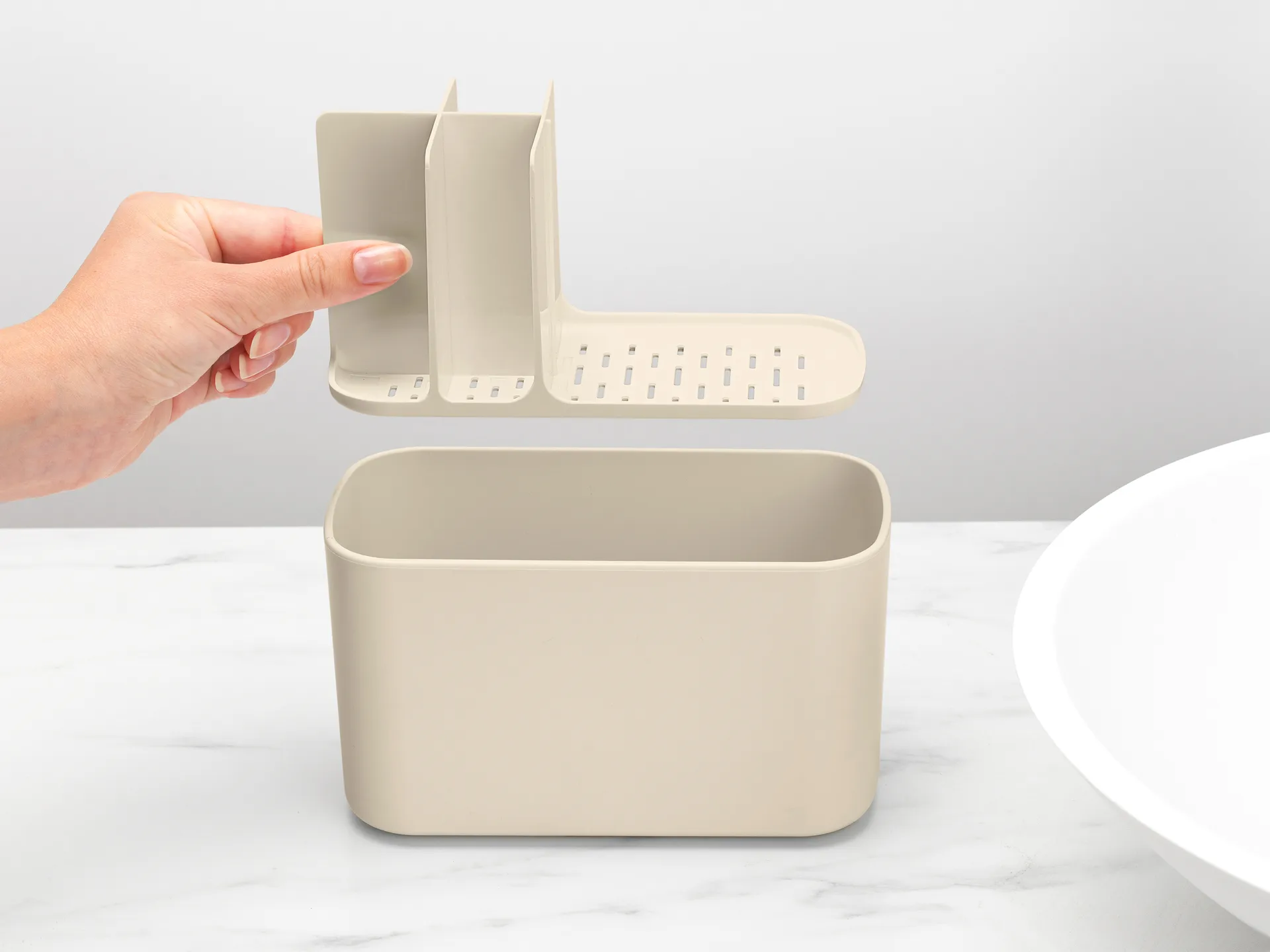 Brabantia ReNew 水槽收纳架, 柔米色 Brabantia