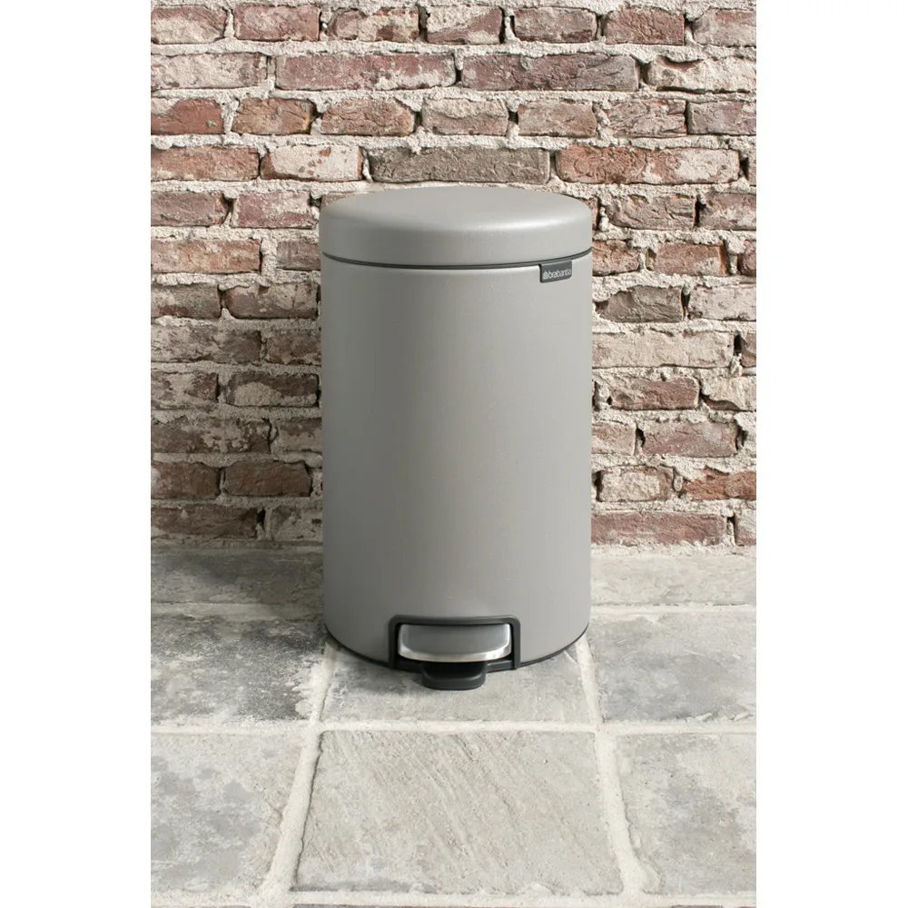 New Icon 新经典脚踏垃圾桶12升, 矿物水泥灰 Brabantia