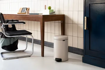 New Icon 新经典脚踏垃圾桶12升 - 柔米色 - Brabantia