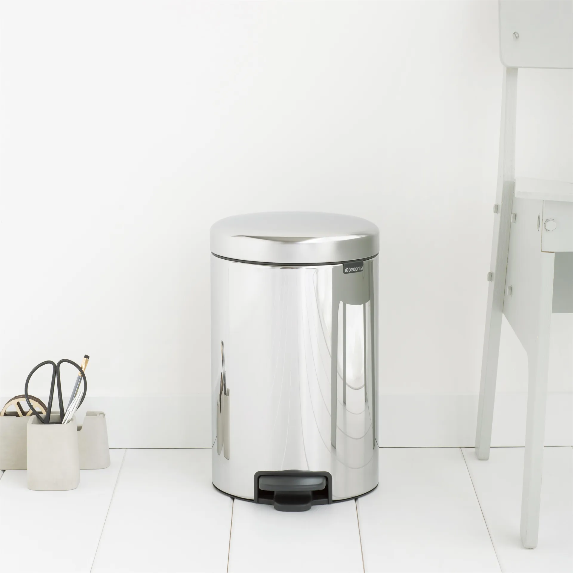 New Icon 新经典脚踏垃圾桶12升, 亮面钢 Brabantia