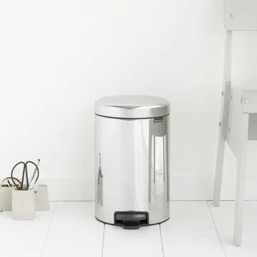 New Icon 新经典脚踏垃圾桶12升 - 亮面钢 - Brabantia