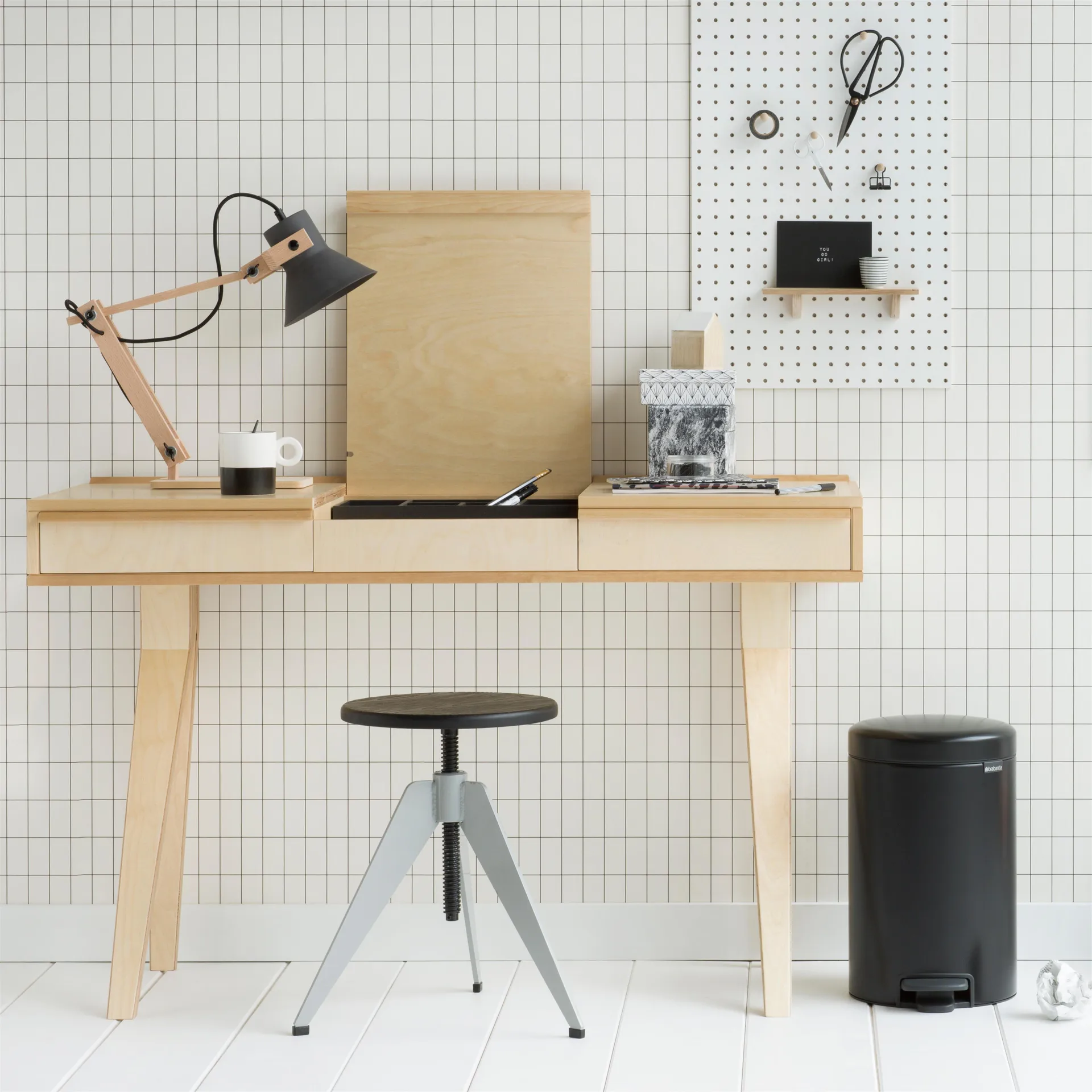 New Icon 新经典脚踏垃圾桶12升, 哑光黑 Brabantia