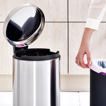 New Icon 新经典脚踏垃圾桶12升 - 哑光防指纹钢 - Brabantia