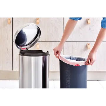 New Icon 新经典脚踏垃圾桶20升 - 哑光防指纹钢 - Brabantia