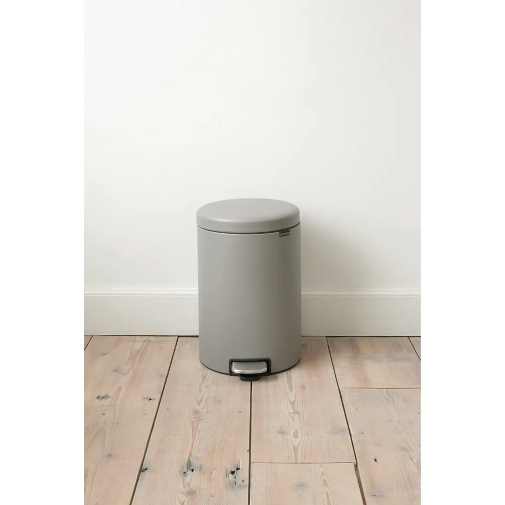 New Icon 新经典脚踏垃圾桶20升, 矿物水泥灰 Brabantia