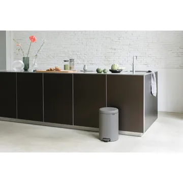 New Icon 新经典脚踏垃圾桶20升 - 矿物水泥灰 - Brabantia