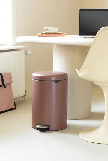 New Icon 新经典脚踏垃圾桶20升 - 缎面灰褐色 - Brabantia