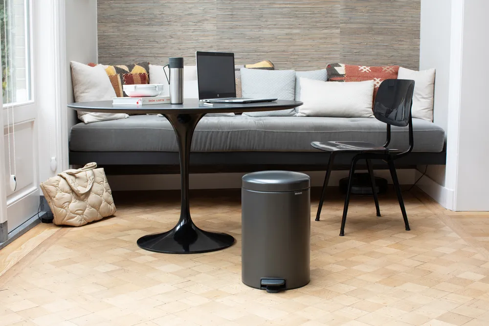 New Icon 新经典脚踏垃圾桶20升, 沉稳灰色 Brabantia