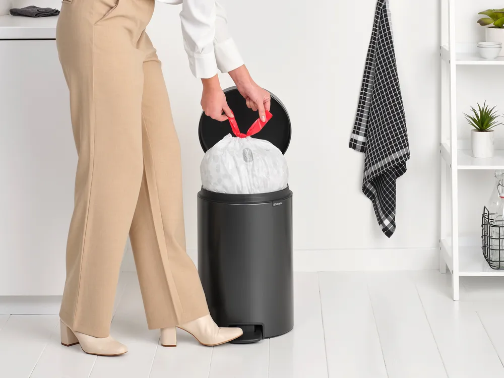 New Icon 新经典脚踏垃圾桶20升, 沉稳灰色 Brabantia