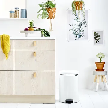 New Icon 新经典脚踏垃圾桶20升 - 白色 - Brabantia