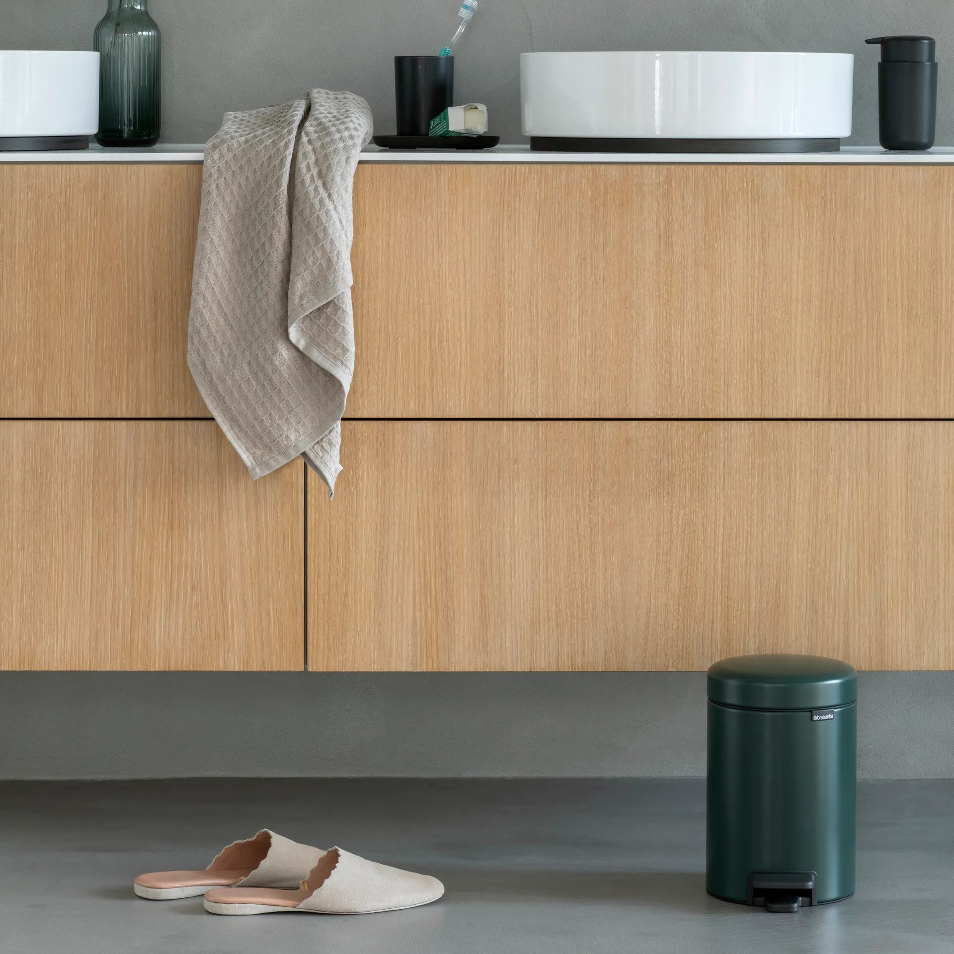 New Icon 3升脚踏垃圾桶, 松绿色 Brabantia