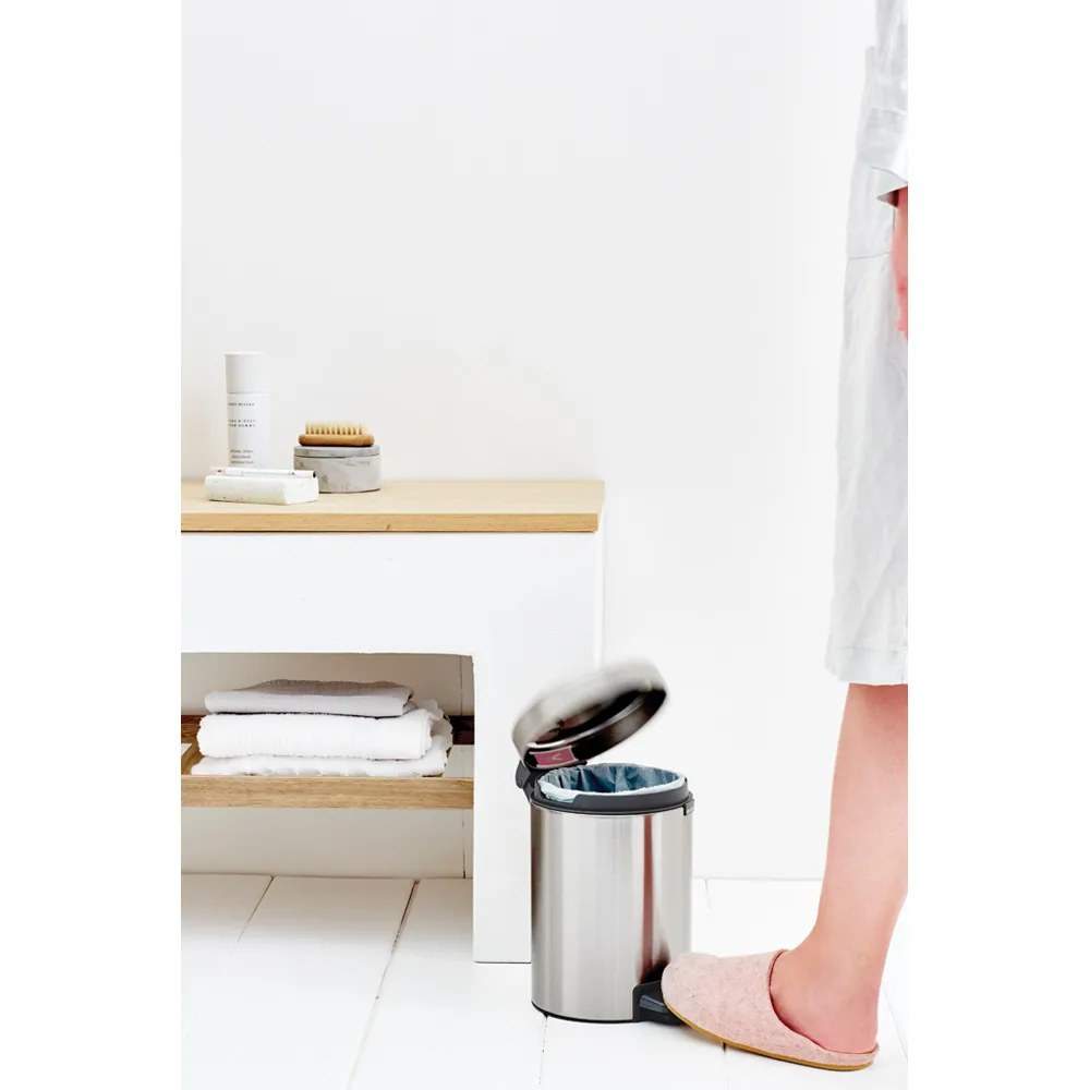 New Icon 新经典脚踏垃圾桶3升, 哑光防指纹钢 Brabantia