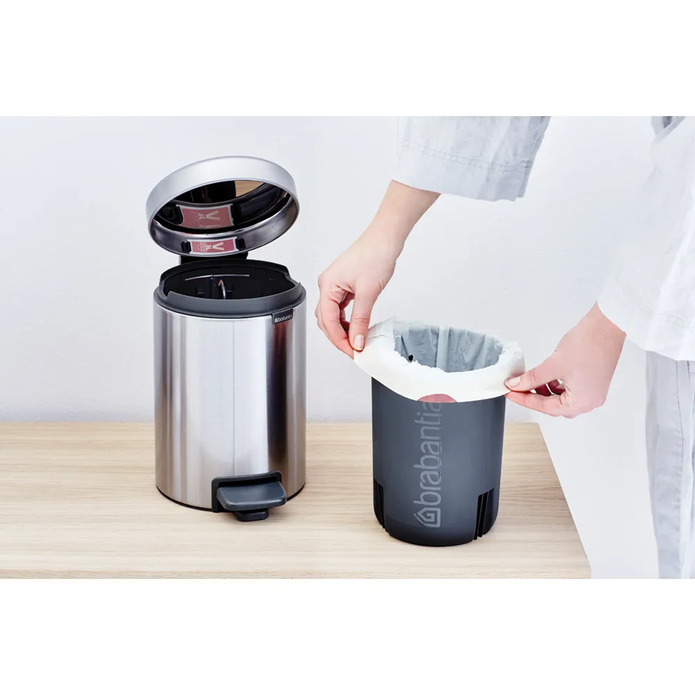 New Icon 新经典脚踏垃圾桶3升, 哑光防指纹钢 Brabantia