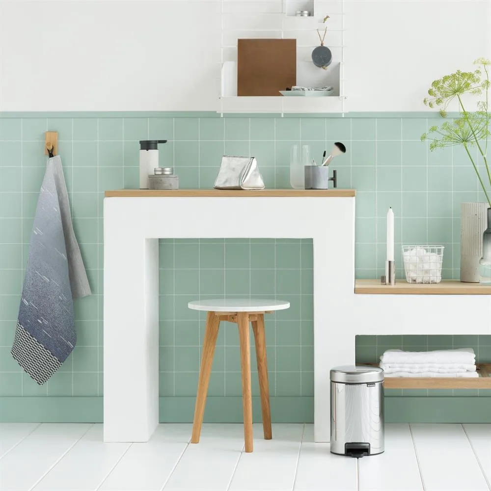New Icon 新经典脚踏垃圾桶3升, 亮面钢 Brabantia