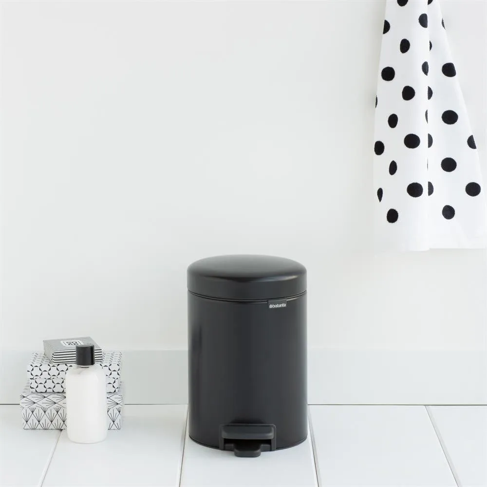 New Icon 新经典脚踏垃圾桶3升, 哑光黑 Brabantia
