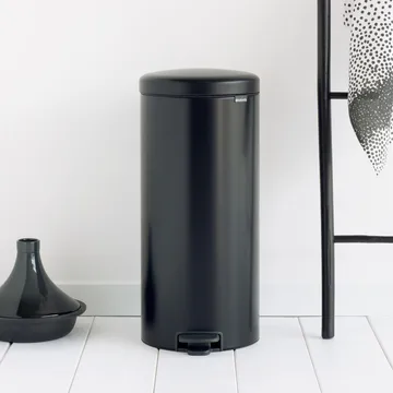 New Icon 新经典脚踏垃圾桶30升 - 哑光黑色_(black) - Brabantia