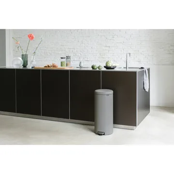 New Icon 新经典脚踏垃圾桶30升 - 矿物混凝土灰色 - Brabantia