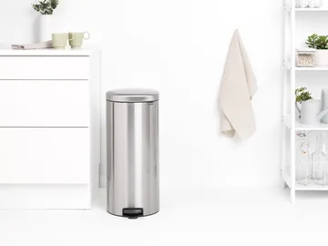 New Icon 新经典脚踏垃圾桶30升 - 哑光防指纹钢色 - Brabantia