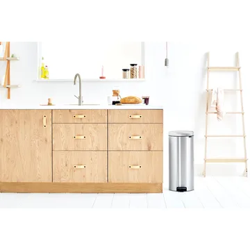 New Icon 新经典脚踏垃圾桶30升 - 哑光防指纹钢色 - Brabantia