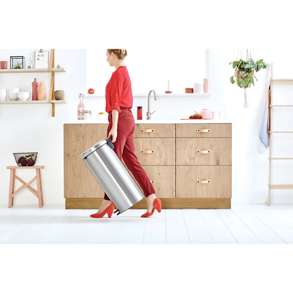New Icon 新经典脚踏垃圾桶30升, 哑光防指纹钢色 Brabantia