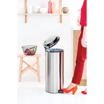 New Icon 新经典脚踏垃圾桶30升 - 哑光防指纹钢色 - Brabantia