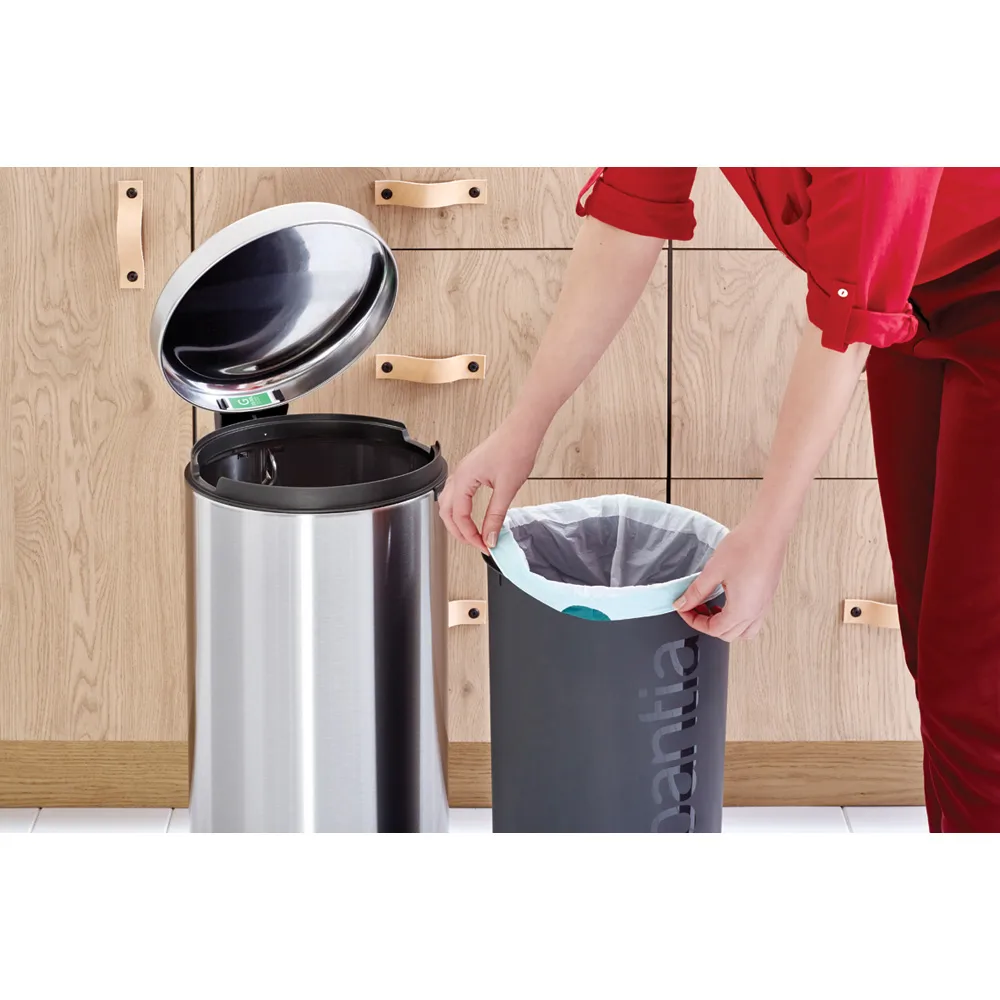 New Icon 新经典脚踏垃圾桶30升, 哑光防指纹钢色 Brabantia