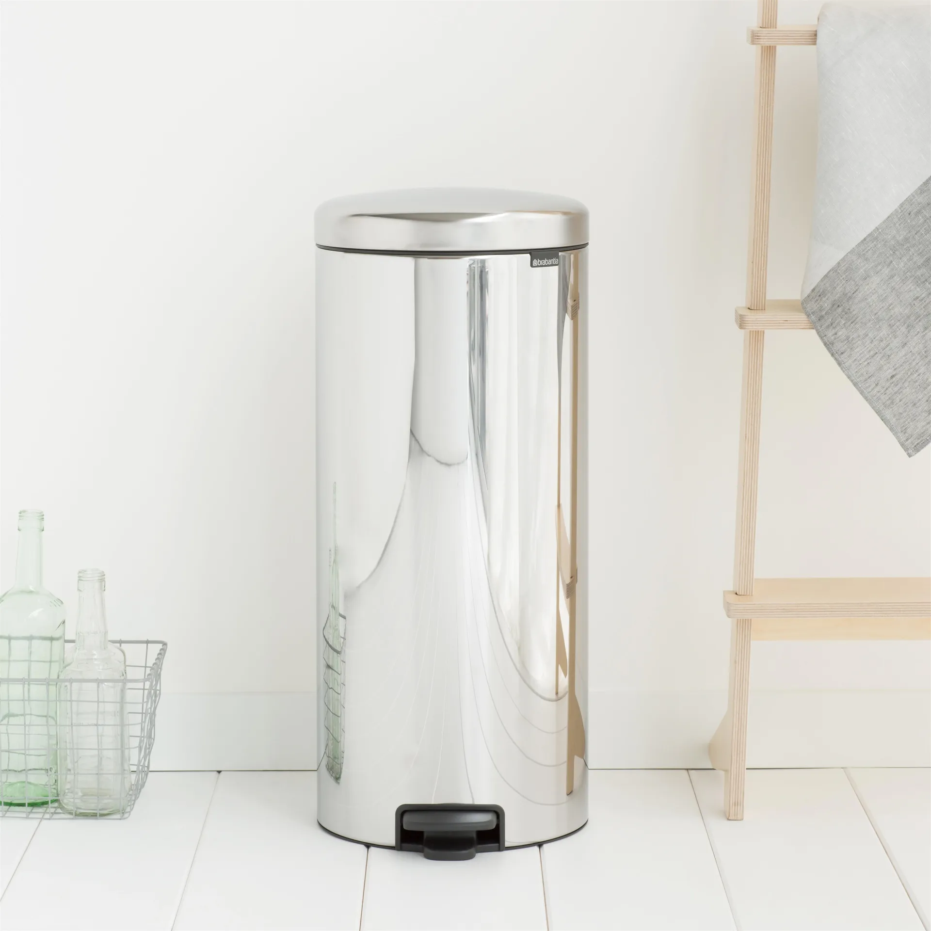 New Icon 新经典脚踏垃圾桶30升, 哑光钢色 Brabantia