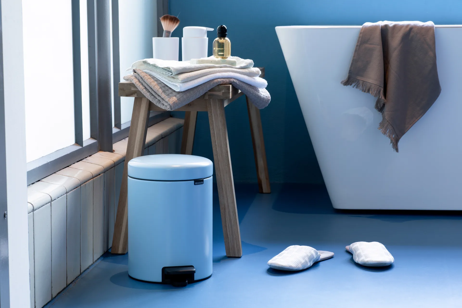 New Icon 新经典脚踏垃圾桶5升, 梦幻蓝 Brabantia