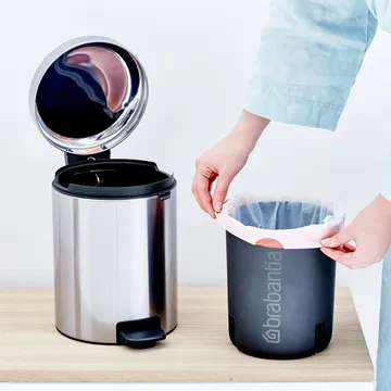 New Icon 新经典脚踏垃圾桶5升 - 哑光钢 - Brabantia
