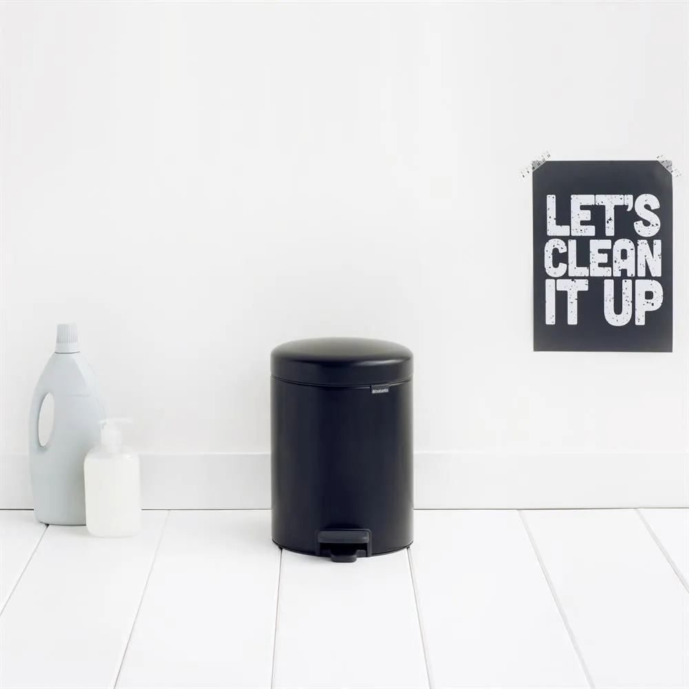 New Icon 新经典脚踏垃圾桶5升, 哑光黑 Brabantia